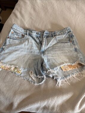 American Eagle Outfitters Light Blue Distressed Denim Shorts with Floral Patch